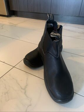Blundstone Black Leather Chelsea Work Boots